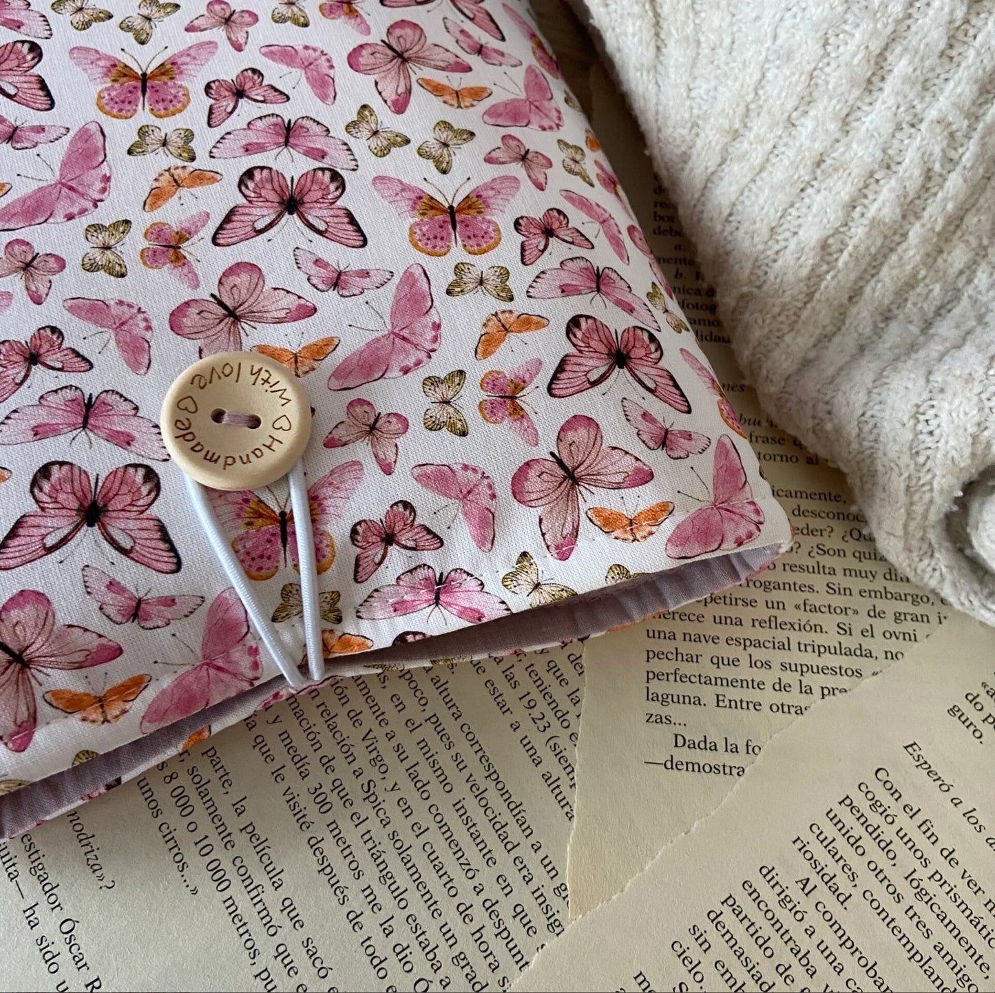 Funda literaria mariposas en rosa