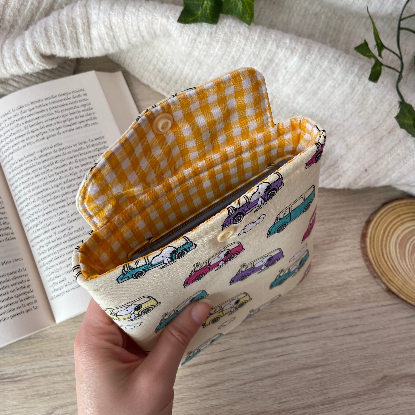 Funda kindle Snoopy en furgo