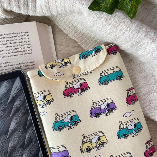 Funda kindle Snoopy en furgo