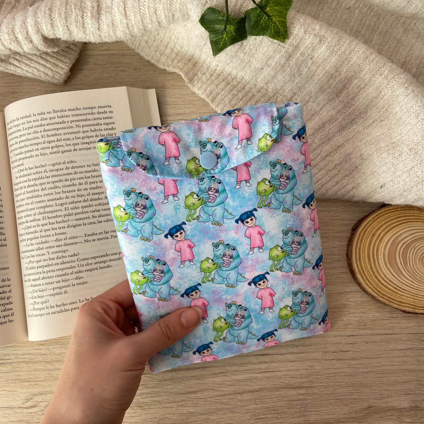 Funda kindle Monstruos S.A