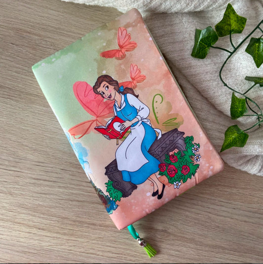 Funda ajustable Bella leyendo