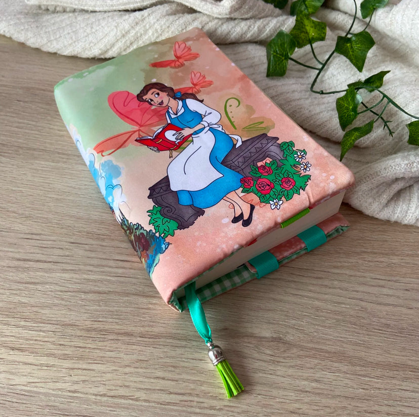 Funda ajustable Bella leyendo