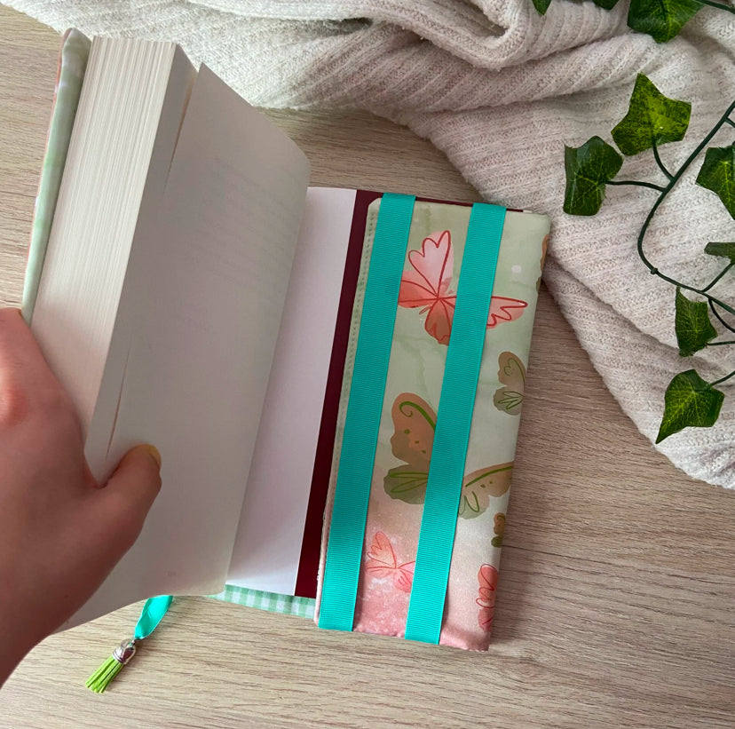 Funda ajustable Bella leyendo