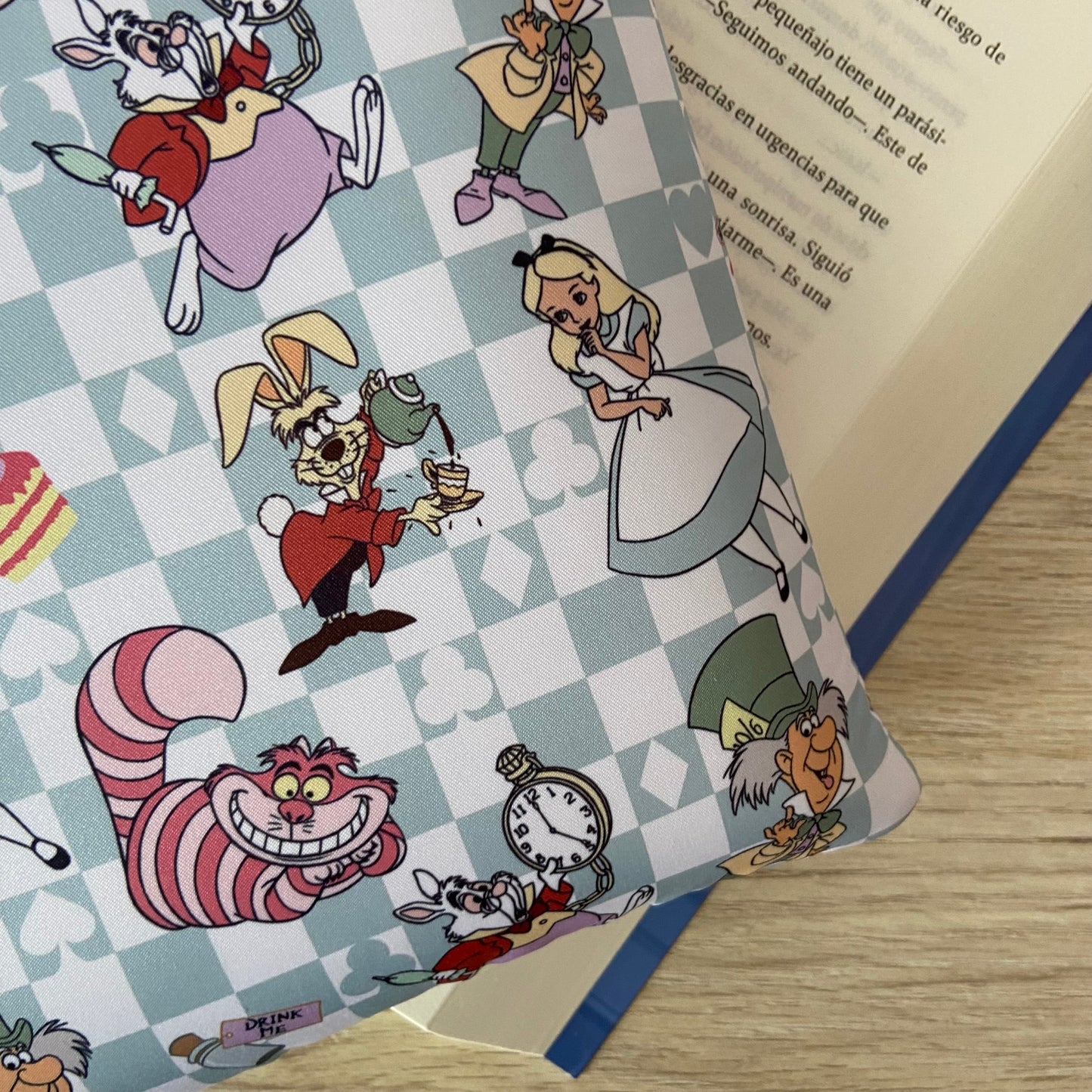 Funda literaria Alicia