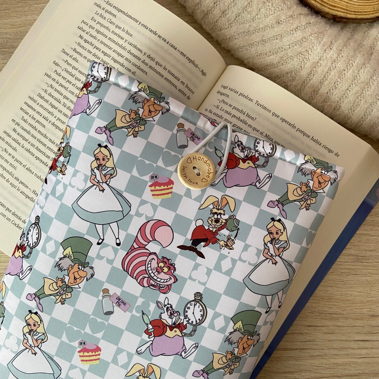 Funda literaria Alicia