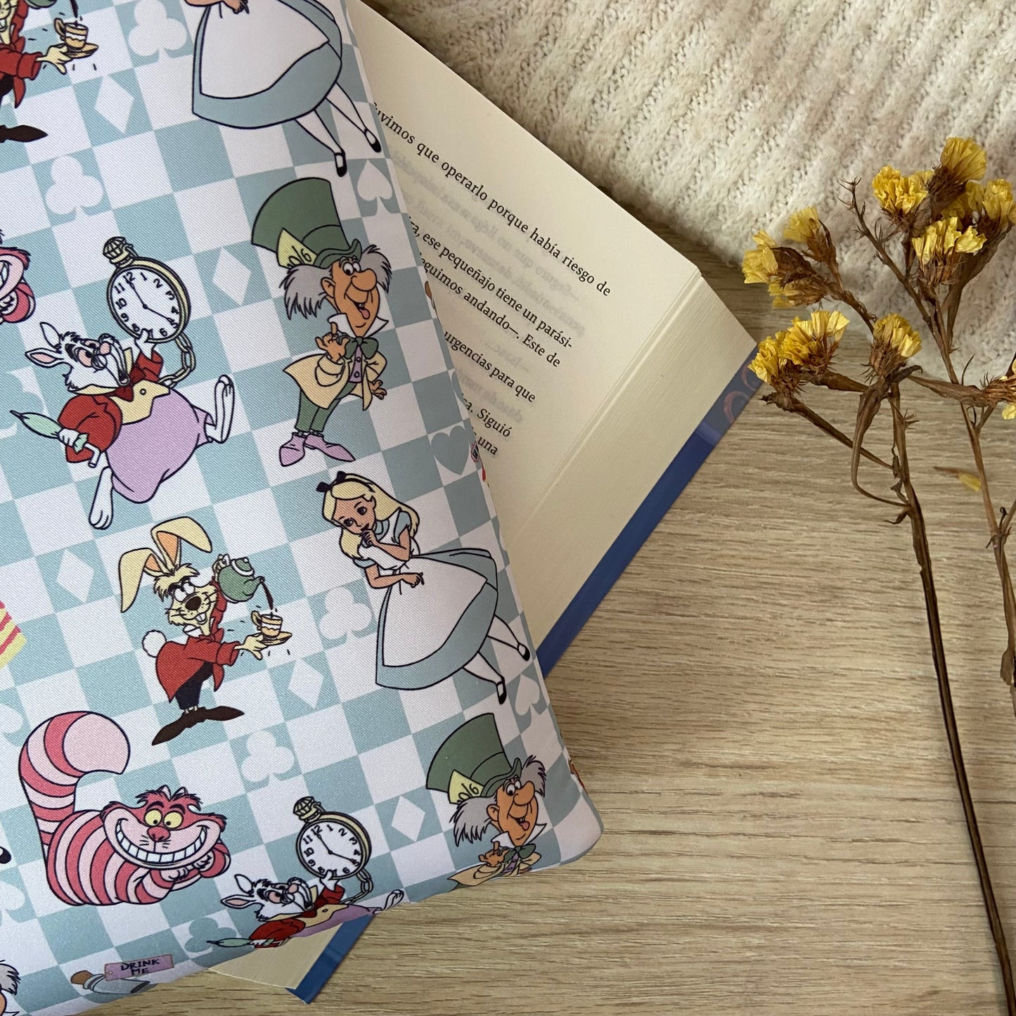 Funda literaria Alicia