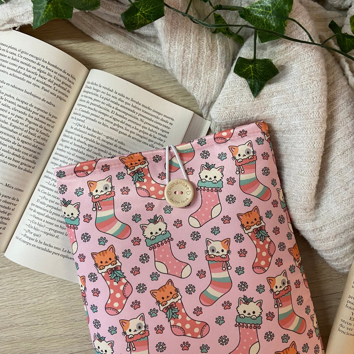 Funda literaria gatitos navideños