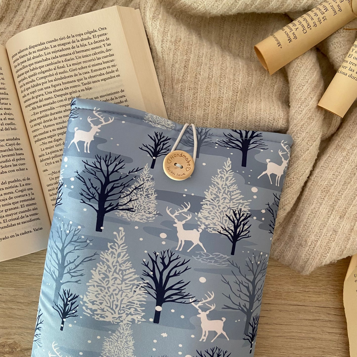 Funda literaria renos en el bosque