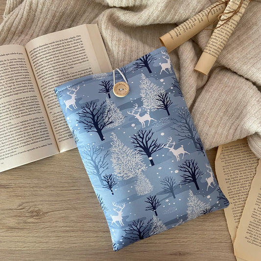 Funda literaria renos en el bosque