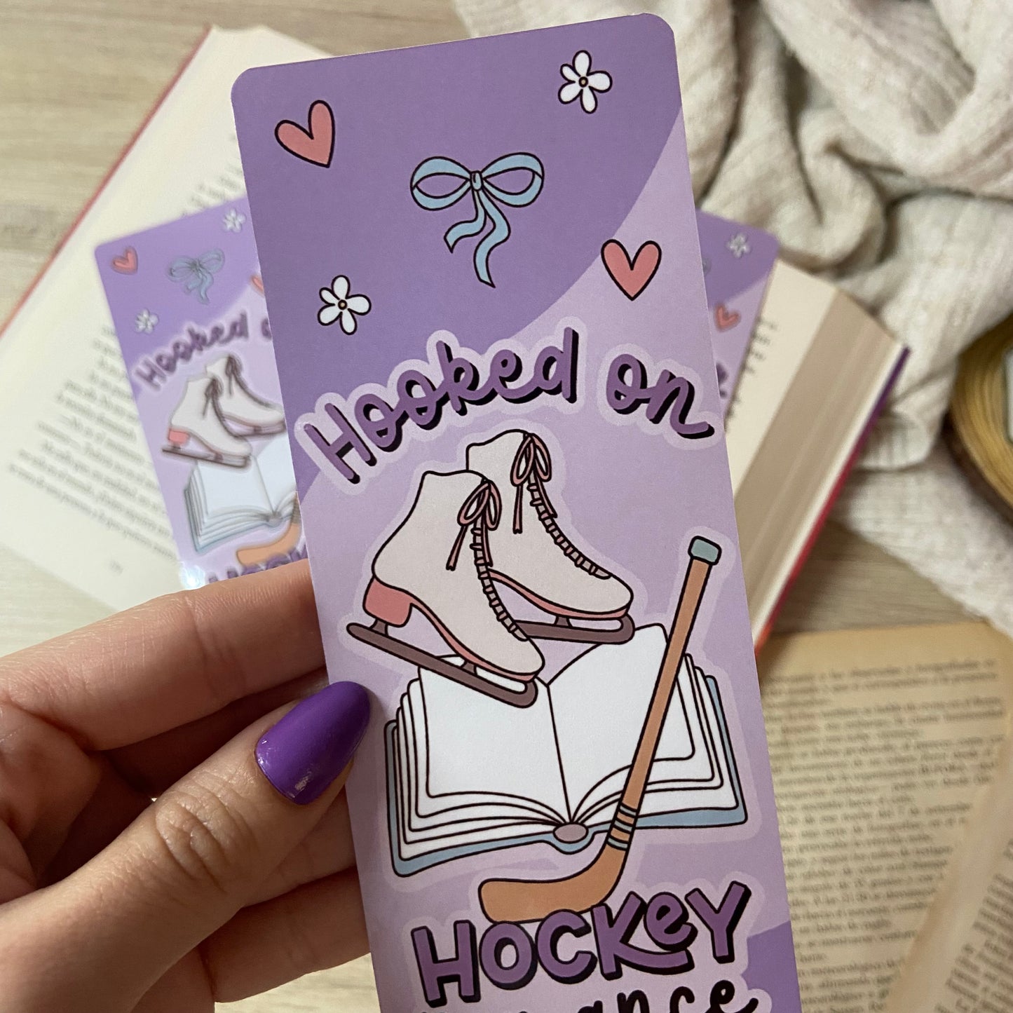 Marcapáginas Hooked on hockey romance
